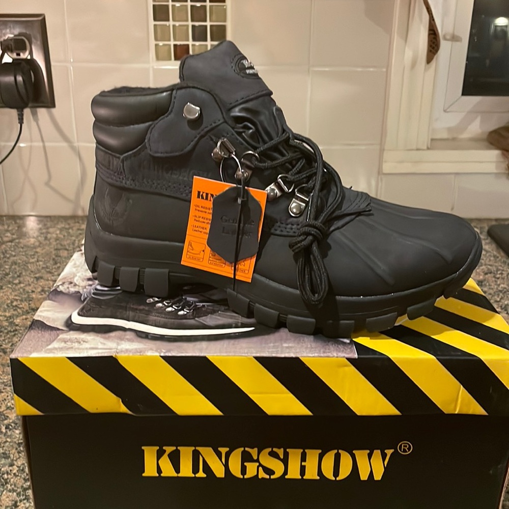 Mens Kingshow black leather water resistant snow boots size 8 1/2.NWT